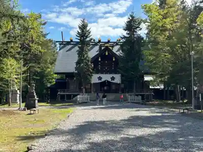 上川神社の{uncategorized: "未分類", other: "その他", undefined: "問題あり", building: "その他建物", grave: "お墓", sacred_gate: "鳥居", guardian: "狛犬", statue: "像", buddha: "仏像", history: "歴史", nature: "自然", garden: "庭園", animal: "動物", pagoda: "塔", temizu: "手水舎", mountain_gate: "山門・神門", sanctuary: "本殿・本堂", subordinate: "末社・摂社", art: "芸術", scenery: "景色", jizo: "地蔵", ema: "絵馬", goshuin: "御朱印", omikuji: "おみくじ", items: "授与品その他", amulet: "お守り", goshuincho: "御朱印帳", eats: "食事", festival: "お祭り", votive_dance: "神楽", shichigosan: "七五三参", wedding: "結婚式", experience: "体験その他", initially: "初詣", around: "周辺", anti_infection: "感染症対策"}