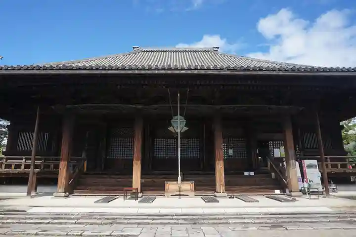 西大寺の本殿・本堂