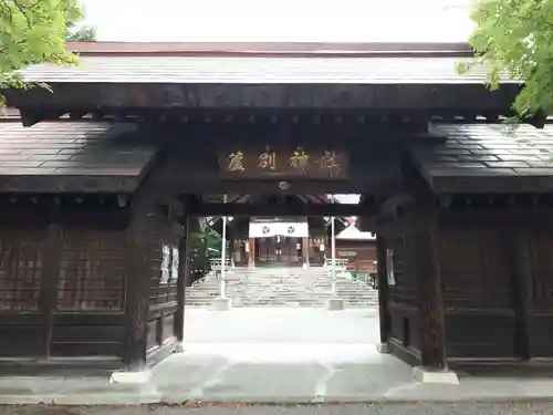 蘆別神社の山門・神門