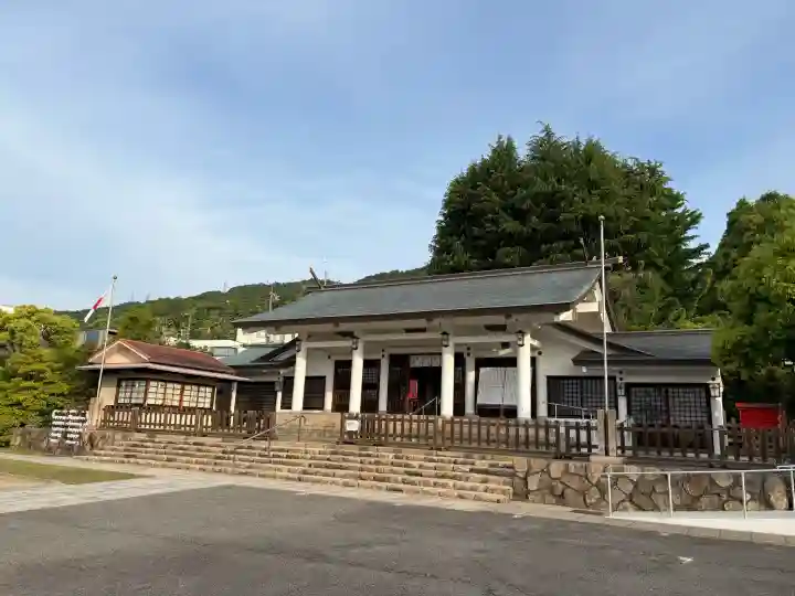 兵庫縣神戸護國神社の{uncategorized: "未分類", other: "その他", undefined: "問題あり", building: "その他建物", grave: "お墓", sacred_gate: "鳥居", guardian: "狛犬", statue: "像", buddha: "仏像", history: "歴史", nature: "自然", garden: "庭園", animal: "動物", pagoda: "塔", temizu: "手水舎", mountain_gate: "山門・神門", sanctuary: "本殿・本堂", subordinate: "末社・摂社", art: "芸術", scenery: "景色", jizo: "地蔵", ema: "絵馬", goshuin: "御朱印", omikuji: "おみくじ", items: "授与品その他", amulet: "お守り", goshuincho: "御朱印帳", eats: "食事", festival: "お祭り", votive_dance: "神楽", shichigosan: "七五三参", wedding: "結婚式", experience: "体験その他", initially: "初詣", around: "周辺", anti_infection: "感染症対策"}