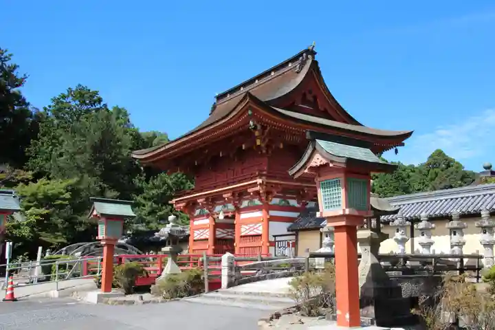 美濃國一宮 南宮大社の山門・神門