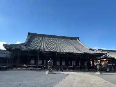 本願寺（西本願寺）の{uncategorized: "未分類", other: "その他", undefined: "問題あり", building: "その他建物", grave: "お墓", sacred_gate: "鳥居", guardian: "狛犬", statue: "像", buddha: "仏像", history: "歴史", nature: "自然", garden: "庭園", animal: "動物", pagoda: "塔", temizu: "手水舎", mountain_gate: "山門・神門", sanctuary: "本殿・本堂", subordinate: "末社・摂社", art: "芸術", scenery: "景色", jizo: "地蔵", ema: "絵馬", goshuin: "御朱印", omikuji: "おみくじ", items: "授与品その他", amulet: "お守り", goshuincho: "御朱印帳", eats: "食事", festival: "お祭り", votive_dance: "神楽", shichigosan: "七五三参", wedding: "結婚式", experience: "体験その他", initially: "初詣", around: "周辺", anti_infection: "感染症対策"}