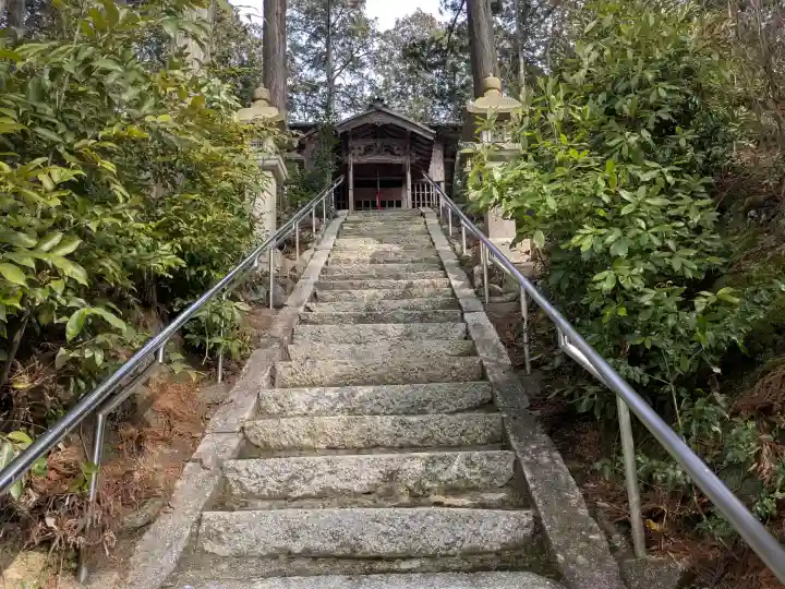 白鳥神社の{uncategorized: "未分類", other: "その他", undefined: "問題あり", building: "その他建物", grave: "お墓", sacred_gate: "鳥居", guardian: "狛犬", statue: "像", buddha: "仏像", history: "歴史", nature: "自然", garden: "庭園", animal: "動物", pagoda: "塔", temizu: "手水舎", mountain_gate: "山門・神門", sanctuary: "本殿・本堂", subordinate: "末社・摂社", art: "芸術", scenery: "景色", jizo: "地蔵", ema: "絵馬", goshuin: "御朱印", omikuji: "おみくじ", items: "授与品その他", amulet: "お守り", goshuincho: "御朱印帳", eats: "食事", festival: "お祭り", votive_dance: "神楽", shichigosan: "七五三参", wedding: "結婚式", experience: "体験その他", initially: "初詣", around: "周辺", anti_infection: "感染症対策"}