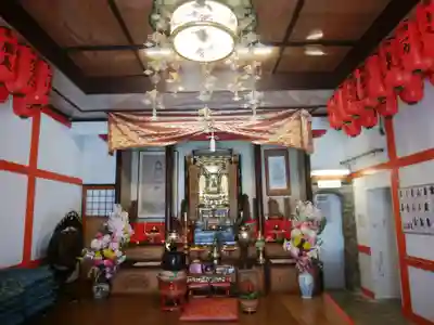 岩戸観音堂の本殿・本堂