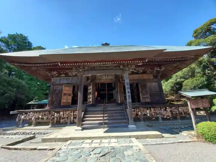 目の霊山 油山寺の本殿・本堂