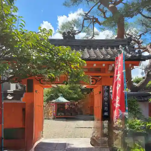 金剛寺（八坂庚申堂）の山門