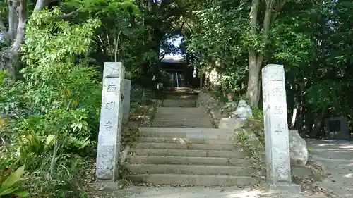 西明寺の山門