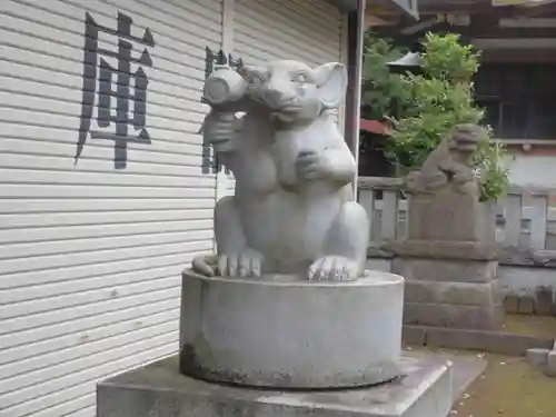 北新羽杉山神社の狛犬