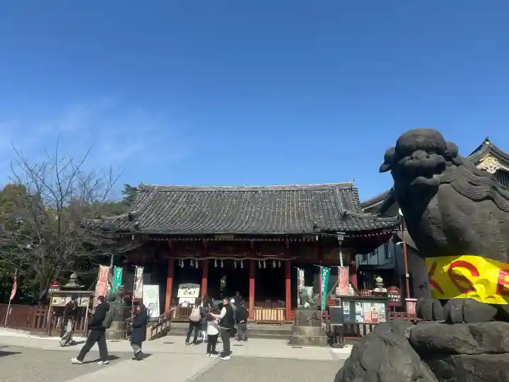 浅草神社の{uncategorized: "未分類", other: "その他", undefined: "問題あり", building: "その他建物", grave: "お墓", sacred_gate: "鳥居", guardian: "狛犬", statue: "像", buddha: "仏像", history: "歴史", nature: "自然", garden: "庭園", animal: "動物", pagoda: "塔", temizu: "手水舎", mountain_gate: "山門・神門", sanctuary: "本殿・本堂", subordinate: "末社・摂社", art: "芸術", scenery: "景色", jizo: "地蔵", ema: "絵馬", goshuin: "御朱印", omikuji: "おみくじ", items: "授与品その他", amulet: "お守り", goshuincho: "御朱印帳", eats: "食事", festival: "お祭り", votive_dance: "神楽", shichigosan: "七五三参", wedding: "結婚式", experience: "体験その他", initially: "初詣", around: "周辺", anti_infection: "感染症対策"}