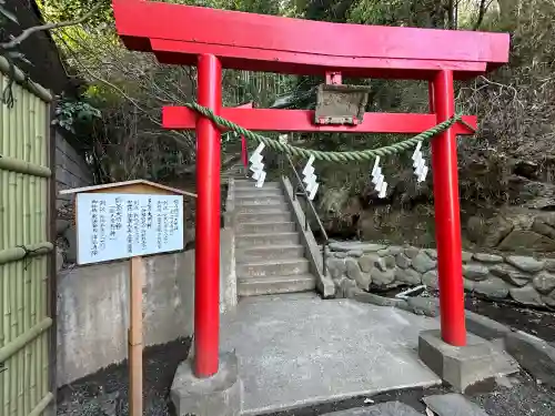 武州柿生琴平神社の{uncategorized: "未分類", other: "その他", undefined: "問題あり", building: "その他建物", grave: "お墓", sacred_gate: "鳥居", guardian: "狛犬", statue: "像", buddha: "仏像", history: "歴史", nature: "自然", garden: "庭園", animal: "動物", pagoda: "塔", temizu: "手水舎", mountain_gate: "山門・神門", sanctuary: "本殿・本堂", subordinate: "末社・摂社", art: "芸術", scenery: "景色", jizo: "地蔵", ema: "絵馬", goshuin: "御朱印", omikuji: "おみくじ", items: "授与品その他", amulet: "お守り", goshuincho: "御朱印帳", eats: "食事", festival: "お祭り", votive_dance: "神楽", shichigosan: "七五三参", wedding: "結婚式", experience: "体験その他", initially: "初詣", around: "周辺", anti_infection: "感染症対策"}