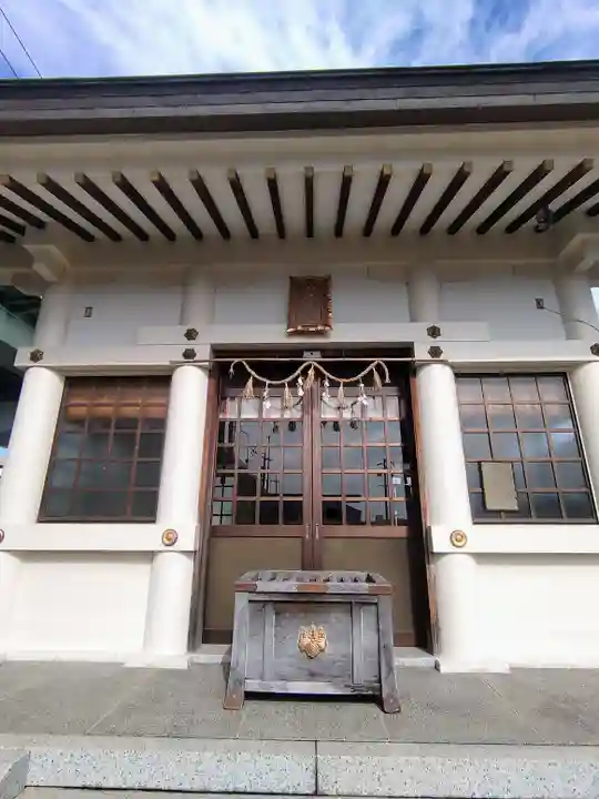 坂庭神社(多気東町)の本殿・本堂