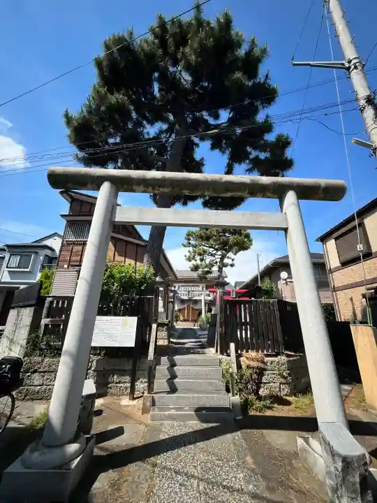 船橋東照宮の{uncategorized: "未分類", other: "その他", undefined: "問題あり", building: "その他建物", grave: "お墓", sacred_gate: "鳥居", guardian: "狛犬", statue: "像", buddha: "仏像", history: "歴史", nature: "自然", garden: "庭園", animal: "動物", pagoda: "塔", temizu: "手水舎", mountain_gate: "山門・神門", sanctuary: "本殿・本堂", subordinate: "末社・摂社", art: "芸術", scenery: "景色", jizo: "地蔵", ema: "絵馬", goshuin: "御朱印", omikuji: "おみくじ", items: "授与品その他", amulet: "お守り", goshuincho: "御朱印帳", eats: "食事", festival: "お祭り", votive_dance: "神楽", shichigosan: "七五三参", wedding: "結婚式", experience: "体験その他", initially: "初詣", around: "周辺", anti_infection: "感染症対策"}