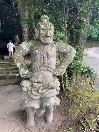 霧島岑神社の像