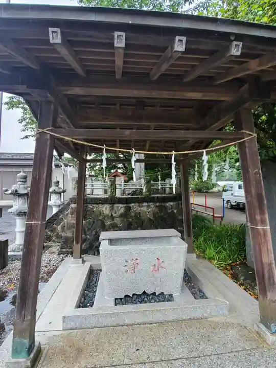 間中稲荷神社の手水舎