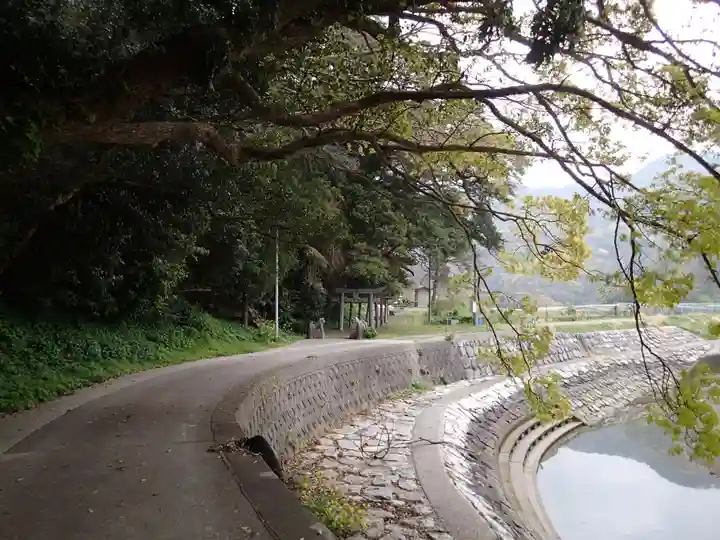 雷命神社の周辺