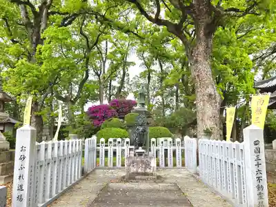 本山寺の像
