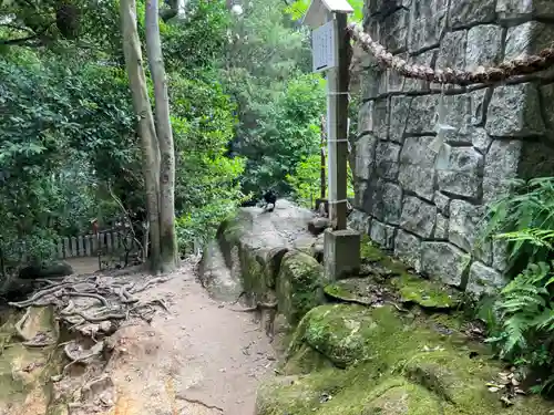 越木岩神社の建物その他