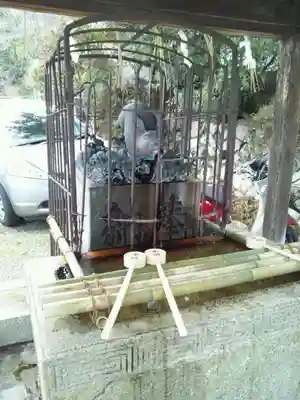 三尾神社の手水舎