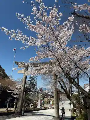 伊奈波神社の{uncategorized: "未分類", other: "その他", undefined: "問題あり", building: "その他建物", grave: "お墓", sacred_gate: "鳥居", guardian: "狛犬", statue: "像", buddha: "仏像", history: "歴史", nature: "自然", garden: "庭園", animal: "動物", pagoda: "塔", temizu: "手水舎", mountain_gate: "山門・神門", sanctuary: "本殿・本堂", subordinate: "末社・摂社", art: "芸術", scenery: "景色", jizo: "地蔵", ema: "絵馬", goshuin: "御朱印", omikuji: "おみくじ", items: "授与品その他", amulet: "お守り", goshuincho: "御朱印帳", eats: "食事", festival: "お祭り", votive_dance: "神楽", shichigosan: "七五三参", wedding: "結婚式", experience: "体験その他", initially: "初詣", around: "周辺", anti_infection: "感染症対策"}