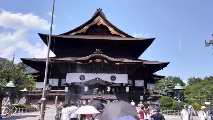 善光寺の本殿・本堂