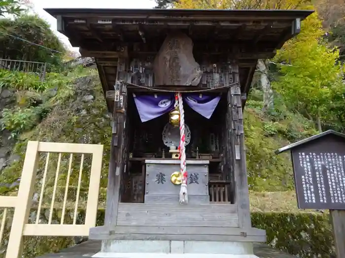 根之元神社の本殿