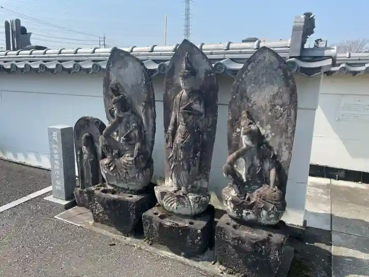 宝性寺の{uncategorized: "未分類", other: "その他", undefined: "問題あり", building: "その他建物", grave: "お墓", sacred_gate: "鳥居", guardian: "狛犬", statue: "像", buddha: "仏像", history: "歴史", nature: "自然", garden: "庭園", animal: "動物", pagoda: "塔", temizu: "手水舎", mountain_gate: "山門・神門", sanctuary: "本殿・本堂", subordinate: "末社・摂社", art: "芸術", scenery: "景色", jizo: "地蔵", ema: "絵馬", goshuin: "御朱印", omikuji: "おみくじ", items: "授与品その他", amulet: "お守り", goshuincho: "御朱印帳", eats: "食事", festival: "お祭り", votive_dance: "神楽", shichigosan: "七五三参", wedding: "結婚式", experience: "体験その他", initially: "初詣", around: "周辺", anti_infection: "感染症対策"}