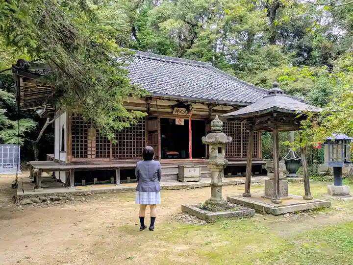 長岳寺の本殿・本堂