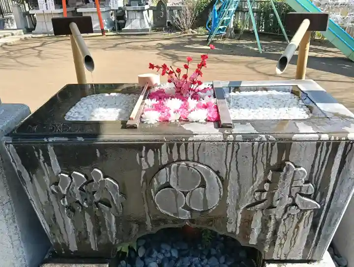 根岸八幡神社の{uncategorized: "未分類", other: "その他", undefined: "問題あり", building: "その他建物", grave: "お墓", sacred_gate: "鳥居", guardian: "狛犬", statue: "像", buddha: "仏像", history: "歴史", nature: "自然", garden: "庭園", animal: "動物", pagoda: "塔", temizu: "手水舎", mountain_gate: "山門・神門", sanctuary: "本殿・本堂", subordinate: "末社・摂社", art: "芸術", scenery: "景色", jizo: "地蔵", ema: "絵馬", goshuin: "御朱印", omikuji: "おみくじ", items: "授与品その他", amulet: "お守り", goshuincho: "御朱印帳", eats: "食事", festival: "お祭り", votive_dance: "神楽", shichigosan: "七五三参", wedding: "結婚式", experience: "体験その他", initially: "初詣", around: "周辺", anti_infection: "感染症対策"}