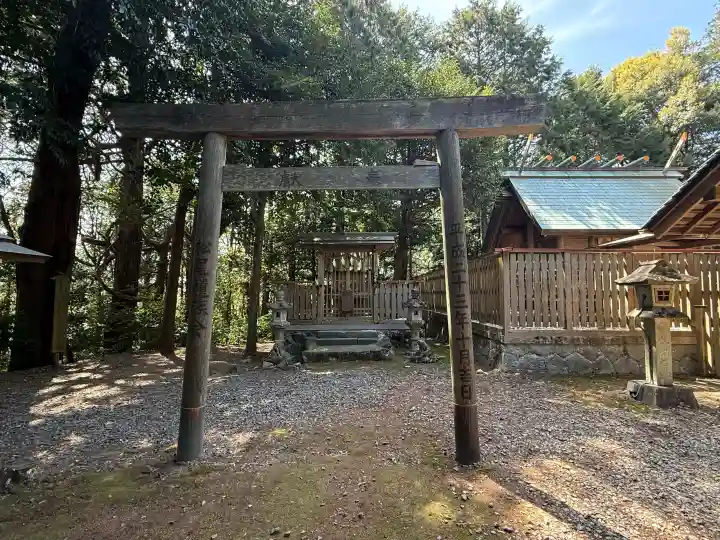 松尾神社の{uncategorized: "未分類", other: "その他", undefined: "問題あり", building: "その他建物", grave: "お墓", sacred_gate: "鳥居", guardian: "狛犬", statue: "像", buddha: "仏像", history: "歴史", nature: "自然", garden: "庭園", animal: "動物", pagoda: "塔", temizu: "手水舎", mountain_gate: "山門・神門", sanctuary: "本殿・本堂", subordinate: "末社・摂社", art: "芸術", scenery: "景色", jizo: "地蔵", ema: "絵馬", goshuin: "御朱印", omikuji: "おみくじ", items: "授与品その他", amulet: "お守り", goshuincho: "御朱印帳", eats: "食事", festival: "お祭り", votive_dance: "神楽", shichigosan: "七五三参", wedding: "結婚式", experience: "体験その他", initially: "初詣", around: "周辺", anti_infection: "感染症対策"}