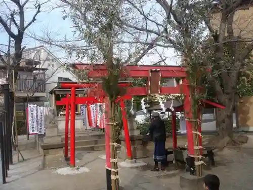 東官守稲荷神社の鳥居