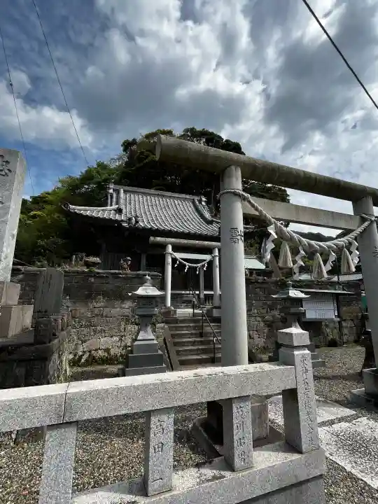金谷神社の{uncategorized: "未分類", other: "その他", undefined: "問題あり", building: "その他建物", grave: "お墓", sacred_gate: "鳥居", guardian: "狛犬", statue: "像", buddha: "仏像", history: "歴史", nature: "自然", garden: "庭園", animal: "動物", pagoda: "塔", temizu: "手水舎", mountain_gate: "山門・神門", sanctuary: "本殿・本堂", subordinate: "末社・摂社", art: "芸術", scenery: "景色", jizo: "地蔵", ema: "絵馬", goshuin: "御朱印", omikuji: "おみくじ", items: "授与品その他", amulet: "お守り", goshuincho: "御朱印帳", eats: "食事", festival: "お祭り", votive_dance: "神楽", shichigosan: "七五三参", wedding: "結婚式", experience: "体験その他", initially: "初詣", around: "周辺", anti_infection: "感染症対策"}