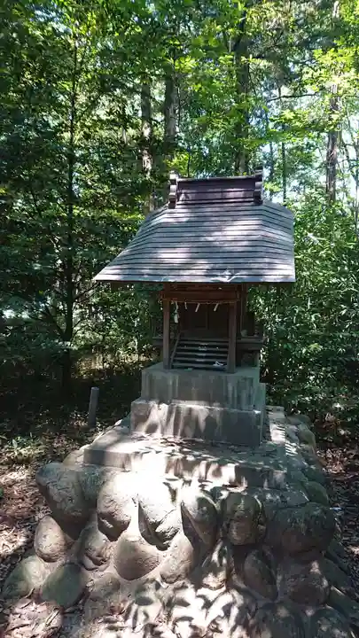 三ケ尻八幡神社の末社・摂社