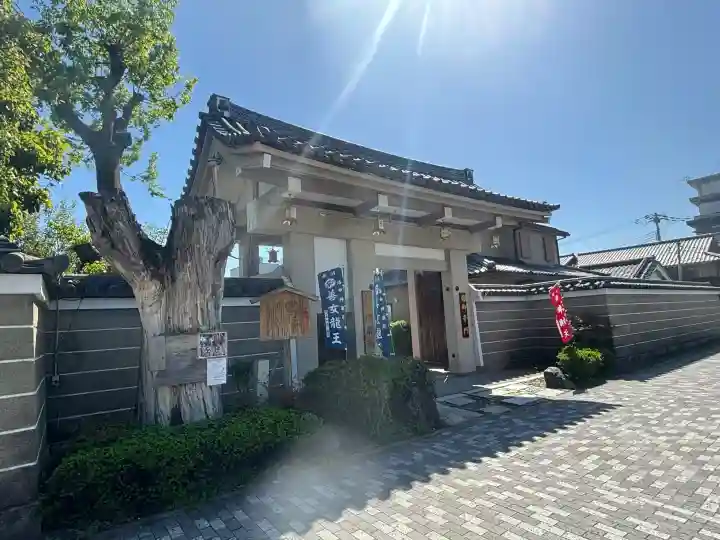 神泉苑の{uncategorized: "未分類", other: "その他", undefined: "問題あり", building: "その他建物", grave: "お墓", sacred_gate: "鳥居", guardian: "狛犬", statue: "像", buddha: "仏像", history: "歴史", nature: "自然", garden: "庭園", animal: "動物", pagoda: "塔", temizu: "手水舎", mountain_gate: "山門・神門", sanctuary: "本殿・本堂", subordinate: "末社・摂社", art: "芸術", scenery: "景色", jizo: "地蔵", ema: "絵馬", goshuin: "御朱印", omikuji: "おみくじ", items: "授与品その他", amulet: "お守り", goshuincho: "御朱印帳", eats: "食事", festival: "お祭り", votive_dance: "神楽", shichigosan: "七五三参", wedding: "結婚式", experience: "体験その他", initially: "初詣", around: "周辺", anti_infection: "感染症対策"}