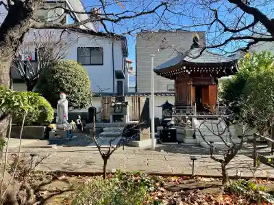 法雲寺の{uncategorized: "未分類", other: "その他", undefined: "問題あり", building: "その他建物", grave: "お墓", sacred_gate: "鳥居", guardian: "狛犬", statue: "像", buddha: "仏像", history: "歴史", nature: "自然", garden: "庭園", animal: "動物", pagoda: "塔", temizu: "手水舎", mountain_gate: "山門・神門", sanctuary: "本殿・本堂", subordinate: "末社・摂社", art: "芸術", scenery: "景色", jizo: "地蔵", ema: "絵馬", goshuin: "御朱印", omikuji: "おみくじ", items: "授与品その他", amulet: "お守り", goshuincho: "御朱印帳", eats: "食事", festival: "お祭り", votive_dance: "神楽", shichigosan: "七五三参", wedding: "結婚式", experience: "体験その他", initially: "初詣", around: "周辺", anti_infection: "感染症対策"}