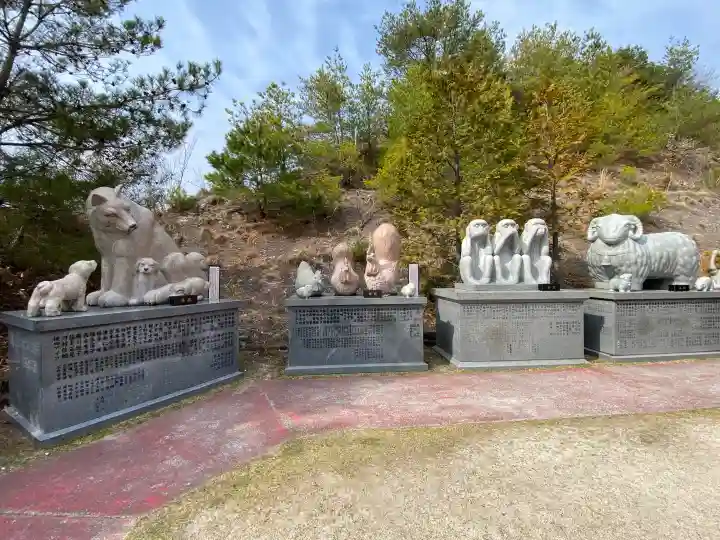 白崎八幡宮の{uncategorized: "未分類", other: "その他", undefined: "問題あり", building: "その他建物", grave: "お墓", sacred_gate: "鳥居", guardian: "狛犬", statue: "像", buddha: "仏像", history: "歴史", nature: "自然", garden: "庭園", animal: "動物", pagoda: "塔", temizu: "手水舎", mountain_gate: "山門・神門", sanctuary: "本殿・本堂", subordinate: "末社・摂社", art: "芸術", scenery: "景色", jizo: "地蔵", ema: "絵馬", goshuin: "御朱印", omikuji: "おみくじ", items: "授与品その他", amulet: "お守り", goshuincho: "御朱印帳", eats: "食事", festival: "お祭り", votive_dance: "神楽", shichigosan: "七五三参", wedding: "結婚式", experience: "体験その他", initially: "初詣", around: "周辺", anti_infection: "感染症対策"}