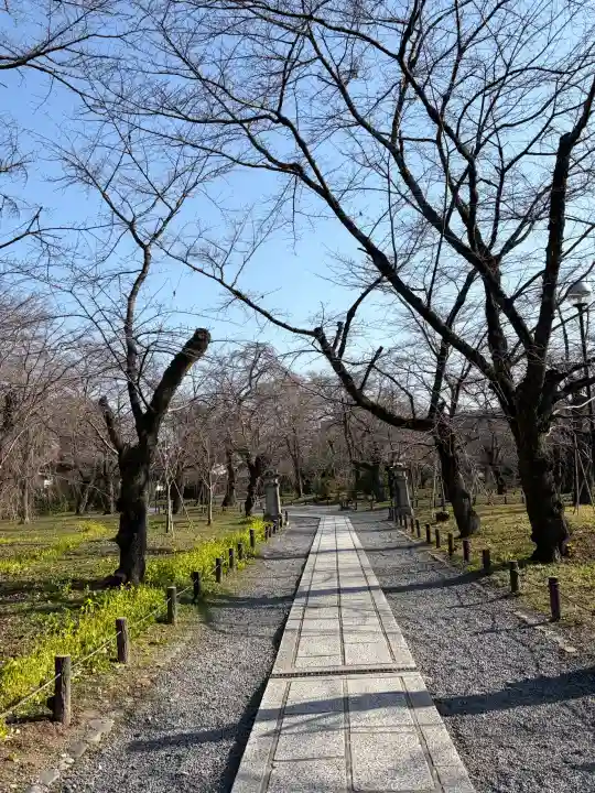 平野神社の{uncategorized: "未分類", other: "その他", undefined: "問題あり", building: "その他建物", grave: "お墓", sacred_gate: "鳥居", guardian: "狛犬", statue: "像", buddha: "仏像", history: "歴史", nature: "自然", garden: "庭園", animal: "動物", pagoda: "塔", temizu: "手水舎", mountain_gate: "山門・神門", sanctuary: "本殿・本堂", subordinate: "末社・摂社", art: "芸術", scenery: "景色", jizo: "地蔵", ema: "絵馬", goshuin: "御朱印", omikuji: "おみくじ", items: "授与品その他", amulet: "お守り", goshuincho: "御朱印帳", eats: "食事", festival: "お祭り", votive_dance: "神楽", shichigosan: "七五三参", wedding: "結婚式", experience: "体験その他", initially: "初詣", around: "周辺", anti_infection: "感染症対策"}