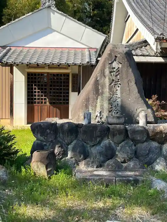 善光寺の{uncategorized: "未分類", other: "その他", undefined: "問題あり", building: "その他建物", grave: "お墓", sacred_gate: "鳥居", guardian: "狛犬", statue: "像", buddha: "仏像", history: "歴史", nature: "自然", garden: "庭園", animal: "動物", pagoda: "塔", temizu: "手水舎", mountain_gate: "山門・神門", sanctuary: "本殿・本堂", subordinate: "末社・摂社", art: "芸術", scenery: "景色", jizo: "地蔵", ema: "絵馬", goshuin: "御朱印", omikuji: "おみくじ", items: "授与品その他", amulet: "お守り", goshuincho: "御朱印帳", eats: "食事", festival: "お祭り", votive_dance: "神楽", shichigosan: "七五三参", wedding: "結婚式", experience: "体験その他", initially: "初詣", around: "周辺", anti_infection: "感染症対策"}