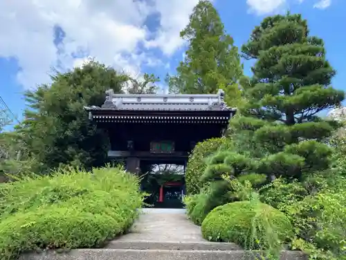 受楽寺の山門