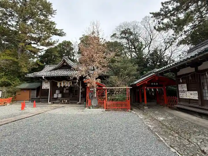 紀州東照宮の{uncategorized: "未分類", other: "その他", undefined: "問題あり", building: "その他建物", grave: "お墓", sacred_gate: "鳥居", guardian: "狛犬", statue: "像", buddha: "仏像", history: "歴史", nature: "自然", garden: "庭園", animal: "動物", pagoda: "塔", temizu: "手水舎", mountain_gate: "山門・神門", sanctuary: "本殿・本堂", subordinate: "末社・摂社", art: "芸術", scenery: "景色", jizo: "地蔵", ema: "絵馬", goshuin: "御朱印", omikuji: "おみくじ", items: "授与品その他", amulet: "お守り", goshuincho: "御朱印帳", eats: "食事", festival: "お祭り", votive_dance: "神楽", shichigosan: "七五三参", wedding: "結婚式", experience: "体験その他", initially: "初詣", around: "周辺", anti_infection: "感染症対策"}