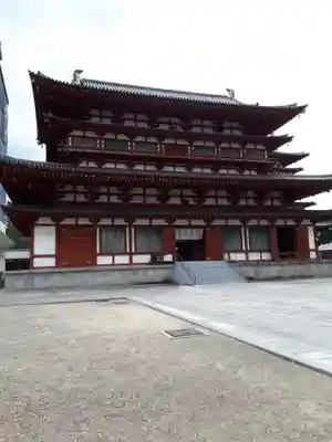 薬師寺の本殿・本堂