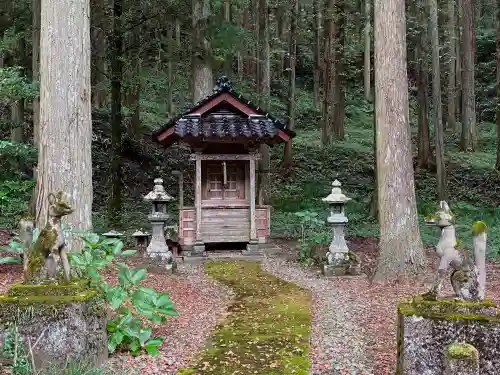 飛澤神社の末社・摂社