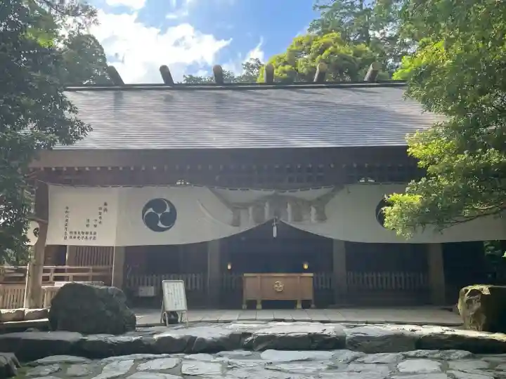 椿大神社の{uncategorized: "未分類", other: "その他", undefined: "問題あり", building: "その他建物", grave: "お墓", sacred_gate: "鳥居", guardian: "狛犬", statue: "像", buddha: "仏像", history: "歴史", nature: "自然", garden: "庭園", animal: "動物", pagoda: "塔", temizu: "手水舎", mountain_gate: "山門・神門", sanctuary: "本殿・本堂", subordinate: "末社・摂社", art: "芸術", scenery: "景色", jizo: "地蔵", ema: "絵馬", goshuin: "御朱印", omikuji: "おみくじ", items: "授与品その他", amulet: "お守り", goshuincho: "御朱印帳", eats: "食事", festival: "お祭り", votive_dance: "神楽", shichigosan: "七五三参", wedding: "結婚式", experience: "体験その他", initially: "初詣", around: "周辺", anti_infection: "感染症対策"}