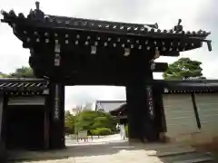 仁和寺の山門