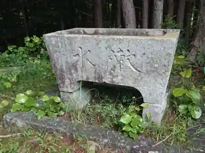 神明社の手水舎