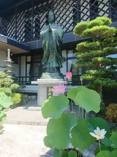 妙恩寺の像