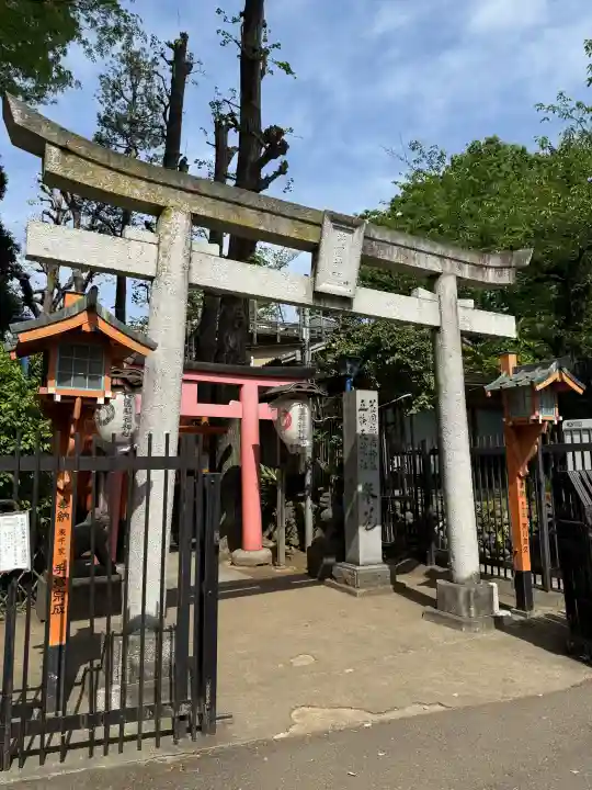 五條天神社の{uncategorized: "未分類", other: "その他", undefined: "問題あり", building: "その他建物", grave: "お墓", sacred_gate: "鳥居", guardian: "狛犬", statue: "像", buddha: "仏像", history: "歴史", nature: "自然", garden: "庭園", animal: "動物", pagoda: "塔", temizu: "手水舎", mountain_gate: "山門・神門", sanctuary: "本殿・本堂", subordinate: "末社・摂社", art: "芸術", scenery: "景色", jizo: "地蔵", ema: "絵馬", goshuin: "御朱印", omikuji: "おみくじ", items: "授与品その他", amulet: "お守り", goshuincho: "御朱印帳", eats: "食事", festival: "お祭り", votive_dance: "神楽", shichigosan: "七五三参", wedding: "結婚式", experience: "体験その他", initially: "初詣", around: "周辺", anti_infection: "感染症対策"}