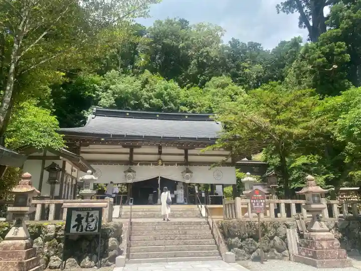 丹生川上神社(中社)の{uncategorized: "未分類", other: "その他", undefined: "問題あり", building: "その他建物", grave: "お墓", sacred_gate: "鳥居", guardian: "狛犬", statue: "像", buddha: "仏像", history: "歴史", nature: "自然", garden: "庭園", animal: "動物", pagoda: "塔", temizu: "手水舎", mountain_gate: "山門・神門", sanctuary: "本殿・本堂", subordinate: "末社・摂社", art: "芸術", scenery: "景色", jizo: "地蔵", ema: "絵馬", goshuin: "御朱印", omikuji: "おみくじ", items: "授与品その他", amulet: "お守り", goshuincho: "御朱印帳", eats: "食事", festival: "お祭り", votive_dance: "神楽", shichigosan: "七五三参", wedding: "結婚式", experience: "体験その他", initially: "初詣", around: "周辺", anti_infection: "感染症対策"}