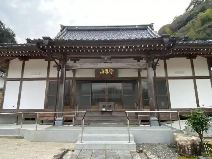 洞泉寺の{uncategorized: "未分類", other: "その他", undefined: "問題あり", building: "その他建物", grave: "お墓", sacred_gate: "鳥居", guardian: "狛犬", statue: "像", buddha: "仏像", history: "歴史", nature: "自然", garden: "庭園", animal: "動物", pagoda: "塔", temizu: "手水舎", mountain_gate: "山門・神門", sanctuary: "本殿・本堂", subordinate: "末社・摂社", art: "芸術", scenery: "景色", jizo: "地蔵", ema: "絵馬", goshuin: "御朱印", omikuji: "おみくじ", items: "授与品その他", amulet: "お守り", goshuincho: "御朱印帳", eats: "食事", festival: "お祭り", votive_dance: "神楽", shichigosan: "七五三参", wedding: "結婚式", experience: "体験その他", initially: "初詣", around: "周辺", anti_infection: "感染症対策"}
