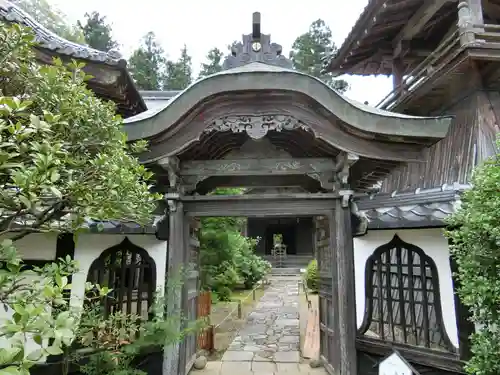 誕生寺の山門