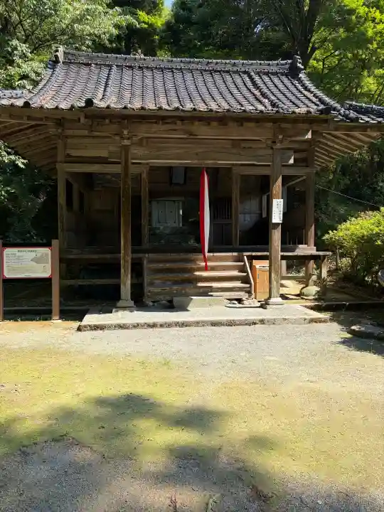 熊野神社の{uncategorized: "未分類", other: "その他", undefined: "問題あり", building: "その他建物", grave: "お墓", sacred_gate: "鳥居", guardian: "狛犬", statue: "像", buddha: "仏像", history: "歴史", nature: "自然", garden: "庭園", animal: "動物", pagoda: "塔", temizu: "手水舎", mountain_gate: "山門・神門", sanctuary: "本殿・本堂", subordinate: "末社・摂社", art: "芸術", scenery: "景色", jizo: "地蔵", ema: "絵馬", goshuin: "御朱印", omikuji: "おみくじ", items: "授与品その他", amulet: "お守り", goshuincho: "御朱印帳", eats: "食事", festival: "お祭り", votive_dance: "神楽", shichigosan: "七五三参", wedding: "結婚式", experience: "体験その他", initially: "初詣", around: "周辺", anti_infection: "感染症対策"}
